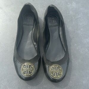 Tory Burch Reva Ballet Flat in Black/Gold